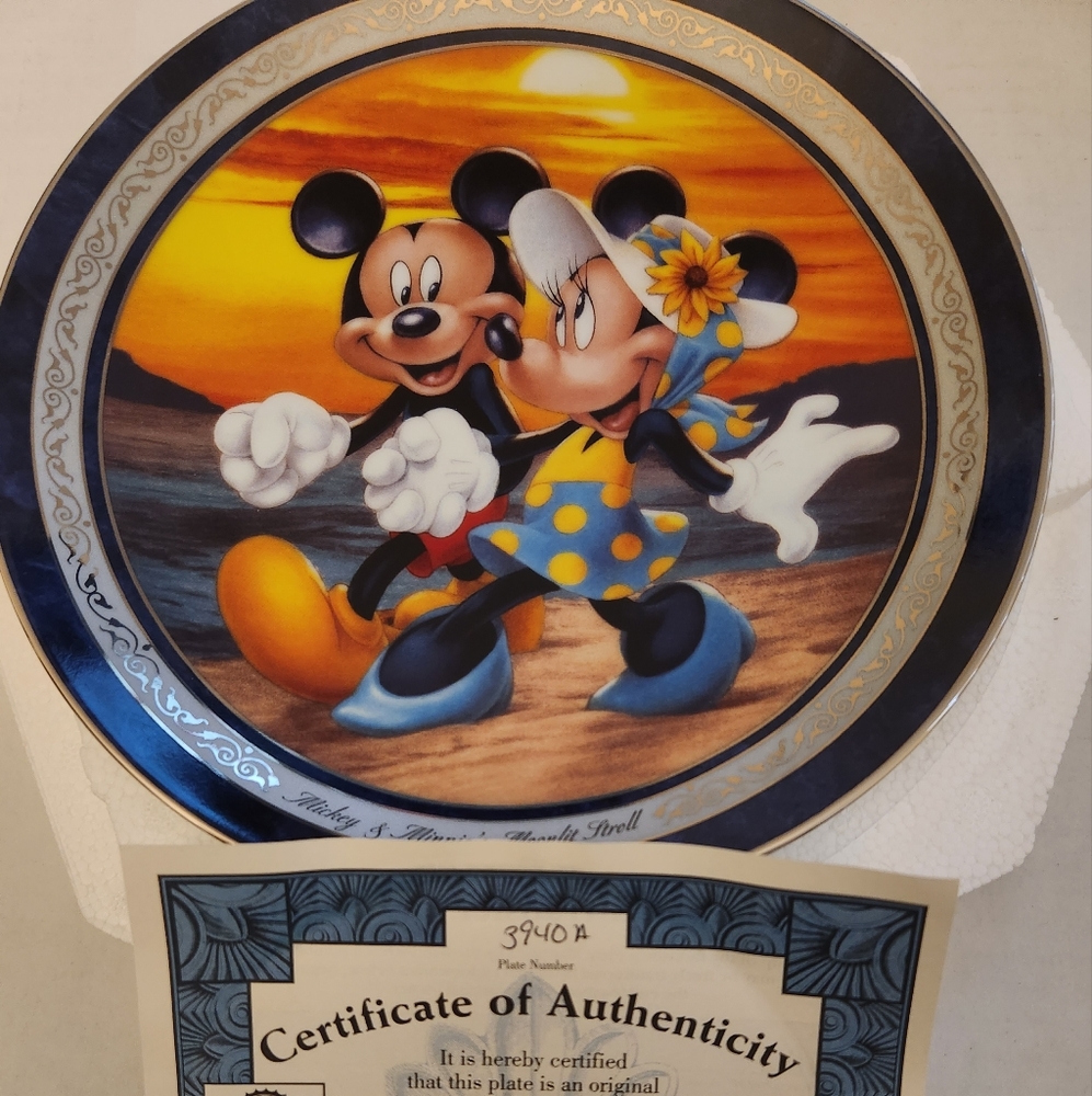 4 Disney collector plates disney plates with Certificate